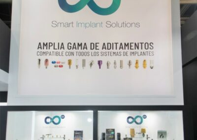 Detalle de Stand en Expodental de Smart Implant Solution