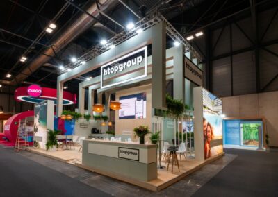 Stand de HTOP Hotels para FITUR 2025, hecho por COOC alternativa de diseño