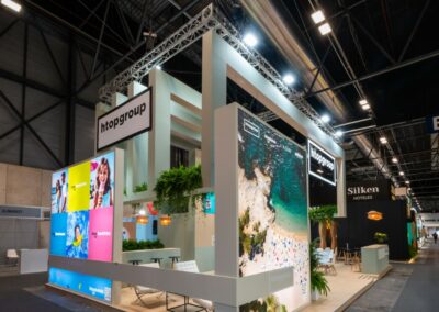 Stand de HTOP Hotels para FITUR 2025, hecho por COOC alternativa de diseño