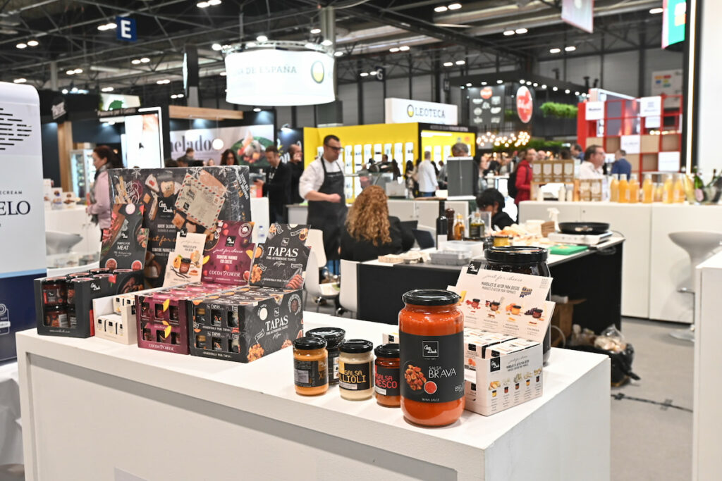 Técnicas para hacer del lanzamiento de tu producto un éxito rotundo 1 stand con productos de Can Bech en Feria Salón Gourmet